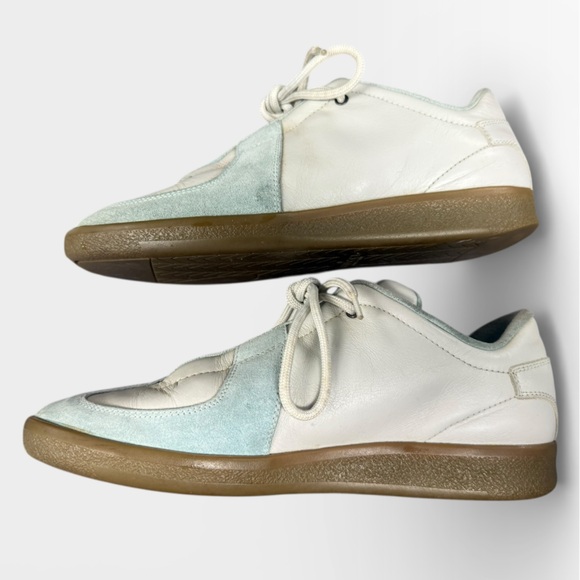 Gucci Women's White and Light Blue Sneakers size 8 - Picture 3 of 8